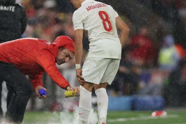 Arda Güler was in pain vs wales