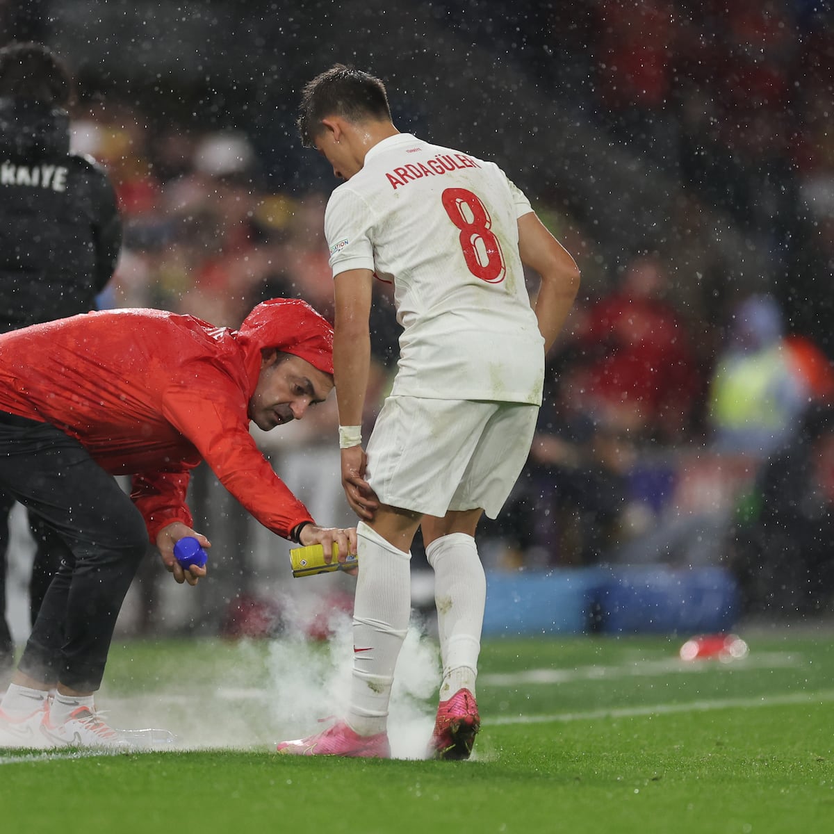 Arda Güler was in pain vs wales